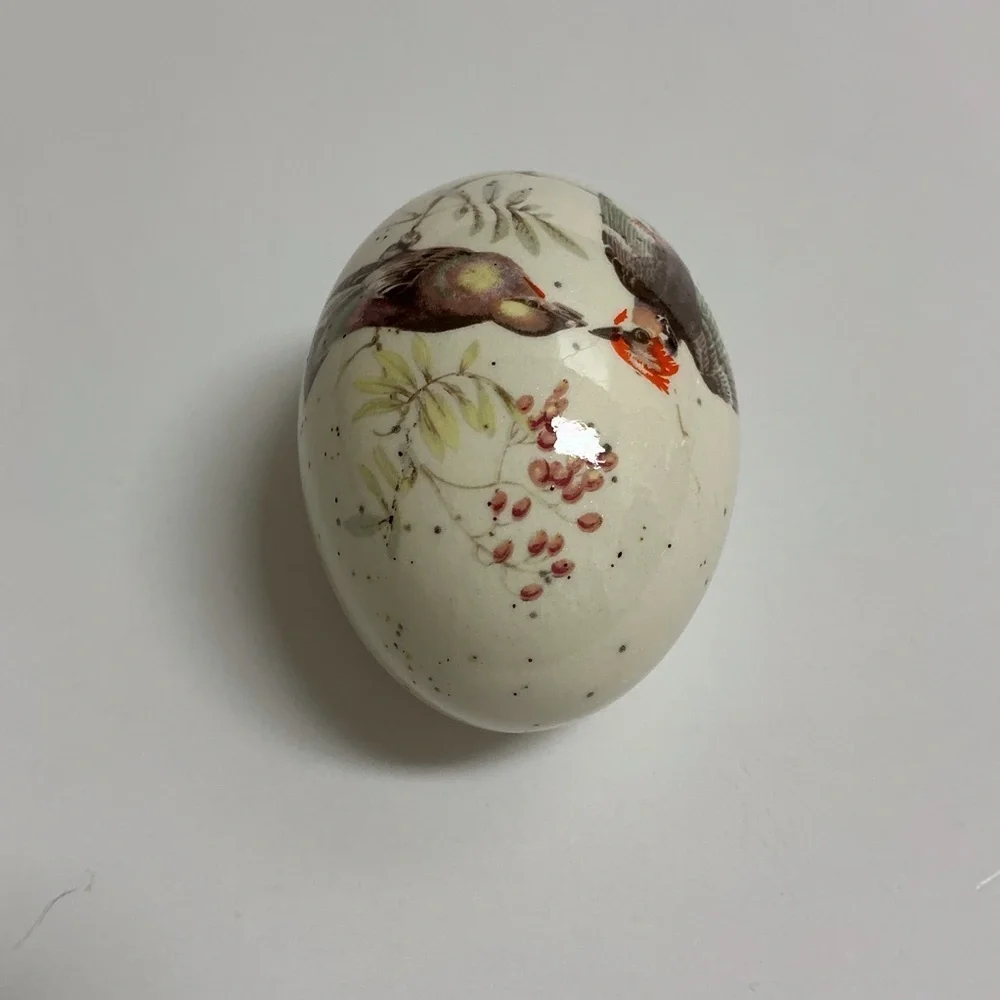 Red Finch Brown Birds on Ceramic Speckled Egg Berries Transferware Decor Vintage